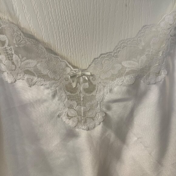 VTG | Maidenform White Lace Trim Bow Nightie Cami Top Sz 32 USA Union Made 81630 - Picture 4 of 10